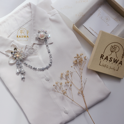 676124bdf1bd9_white_brooch_2024_12_17_thumb.png
